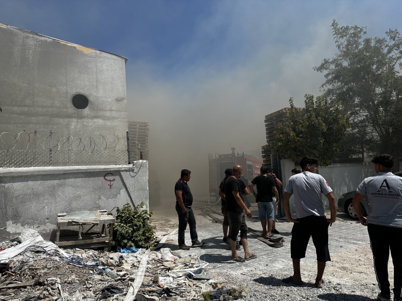 Akhisar Sanayi sitesinde yangın