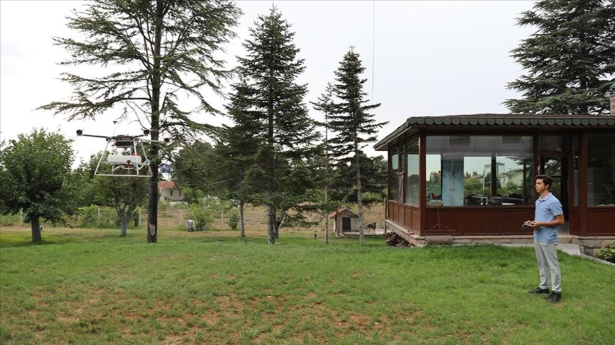 Ankara'da bahçıvan babasının işini kolaylaştırmak için drone tasarladı