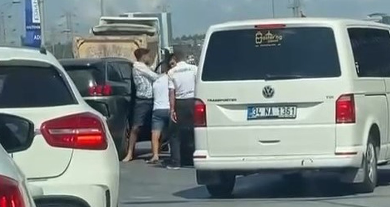 Başakşehir'de yol tartışması kamerada