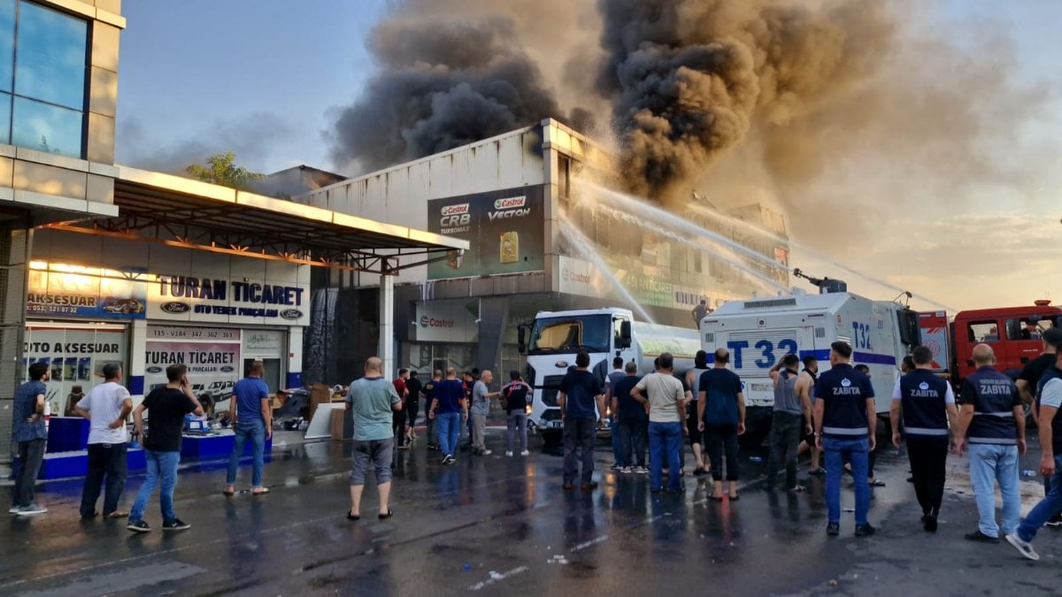 Diyarbakır'da otomobil yedek parça dükkanında yangın: 6 yaralı