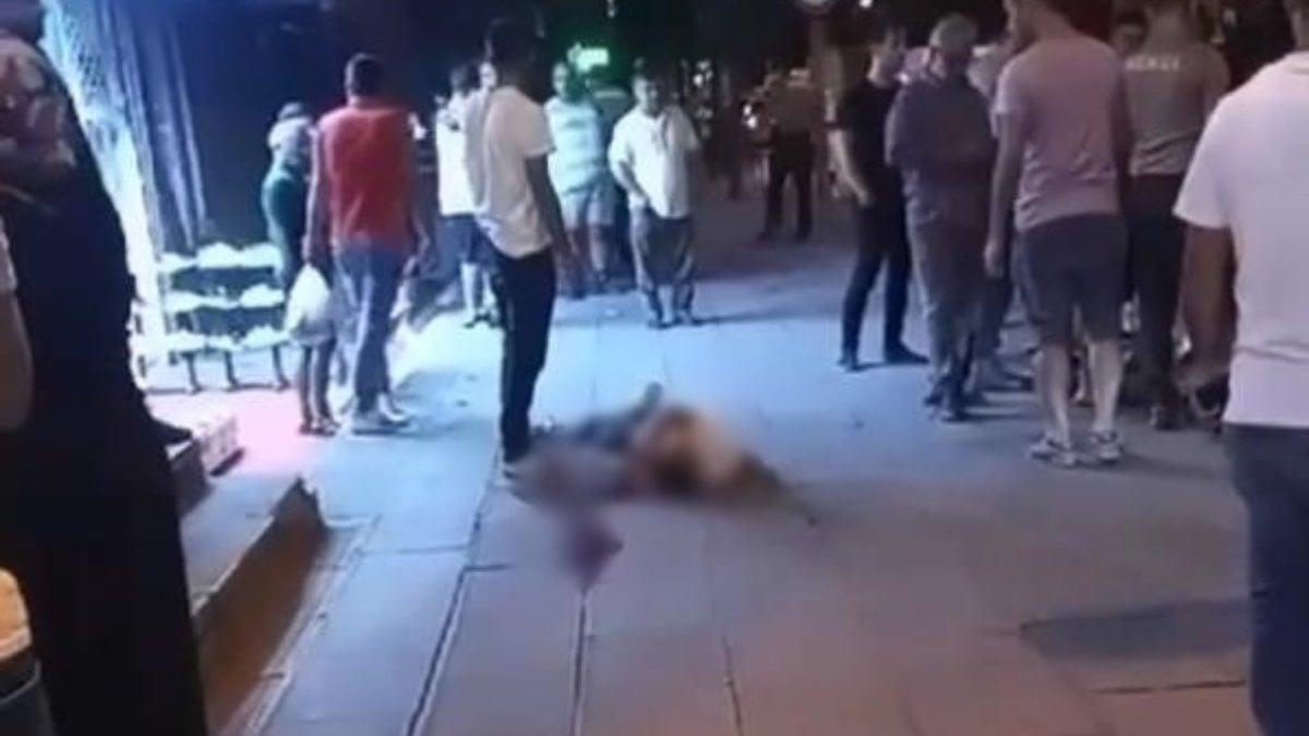 İstanbul'da caddede yürüyen 3 kişiye silahlı saldırı: 1 ölü, 1 yaralı