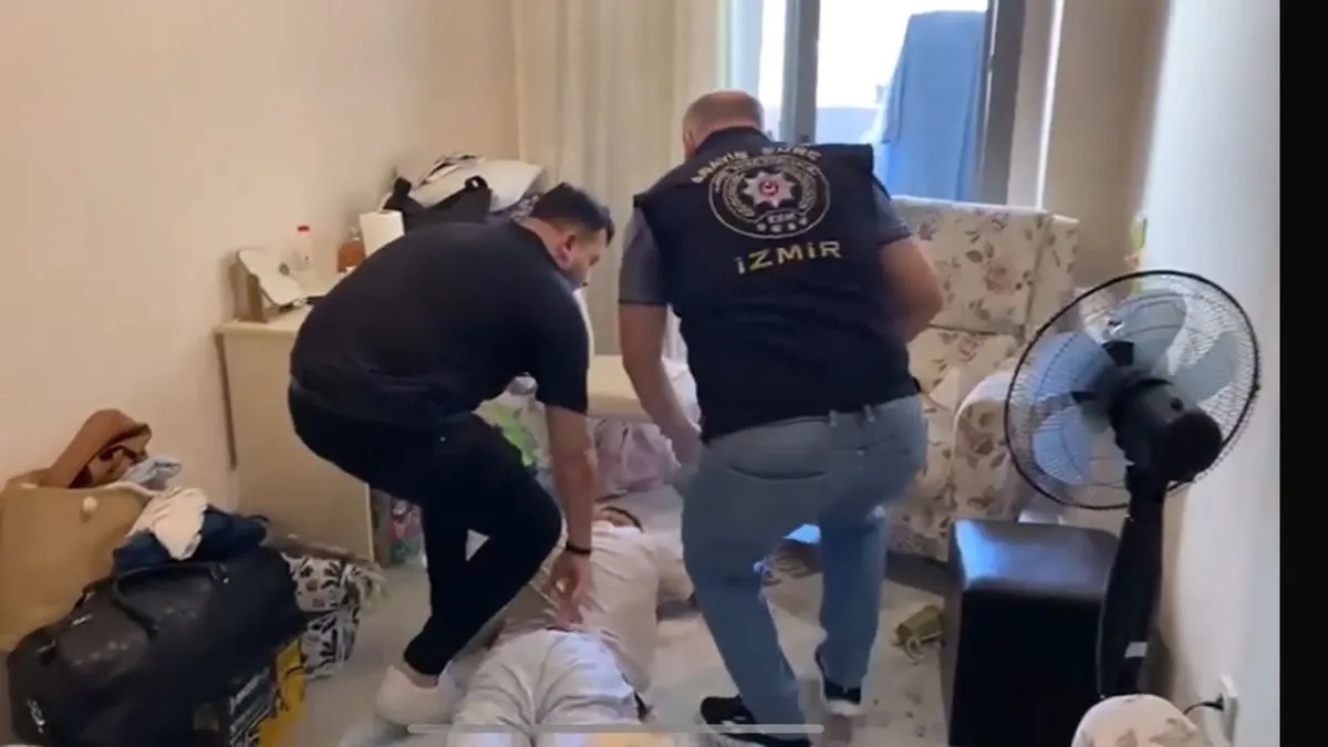 Korku filmi gibi baskın... Ellerini ve kollarını bağlayıp başına silah dayadılar!