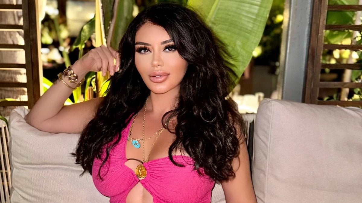 Şarkıcı Ebru Polat, kendisine gelen mesajlara isyan etti: