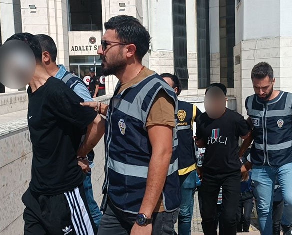 Edremitte-Isyerine-Silahli-Saldiri-Duzenleyen-4-Supheli-Adliyede-