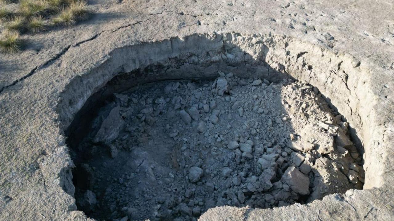 Afyonkarahisar'da merada 4 metrelik obruk oluştu