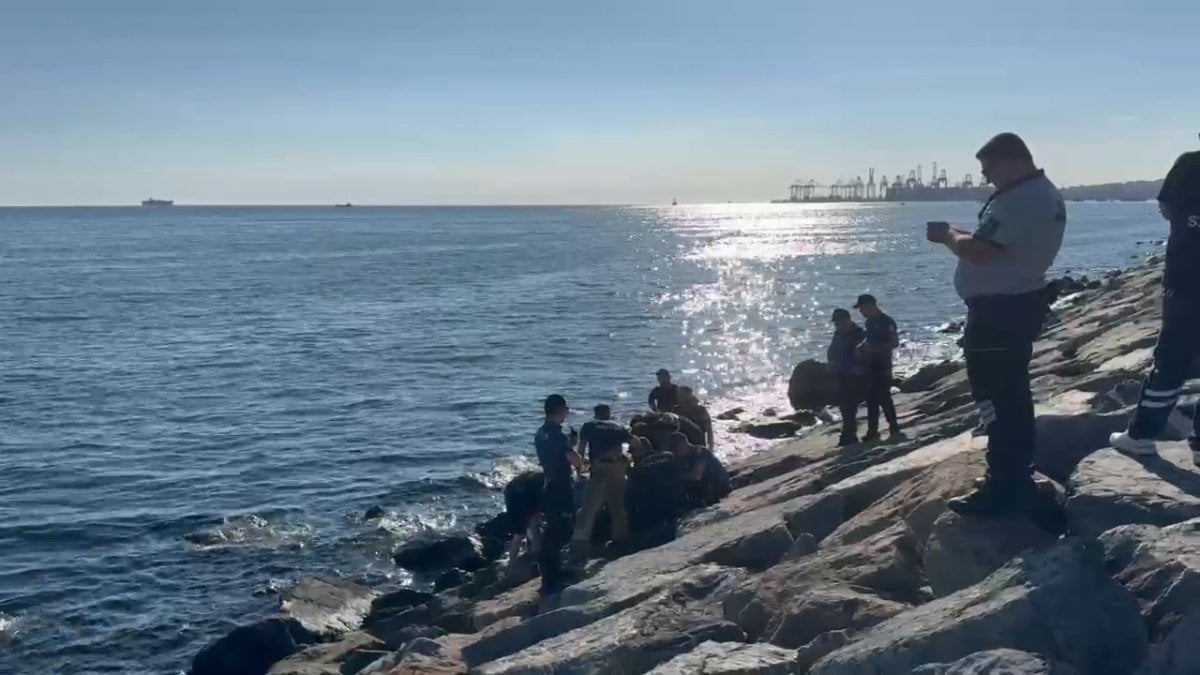 Avcılar'da sahilde erkek cesedi bulundu