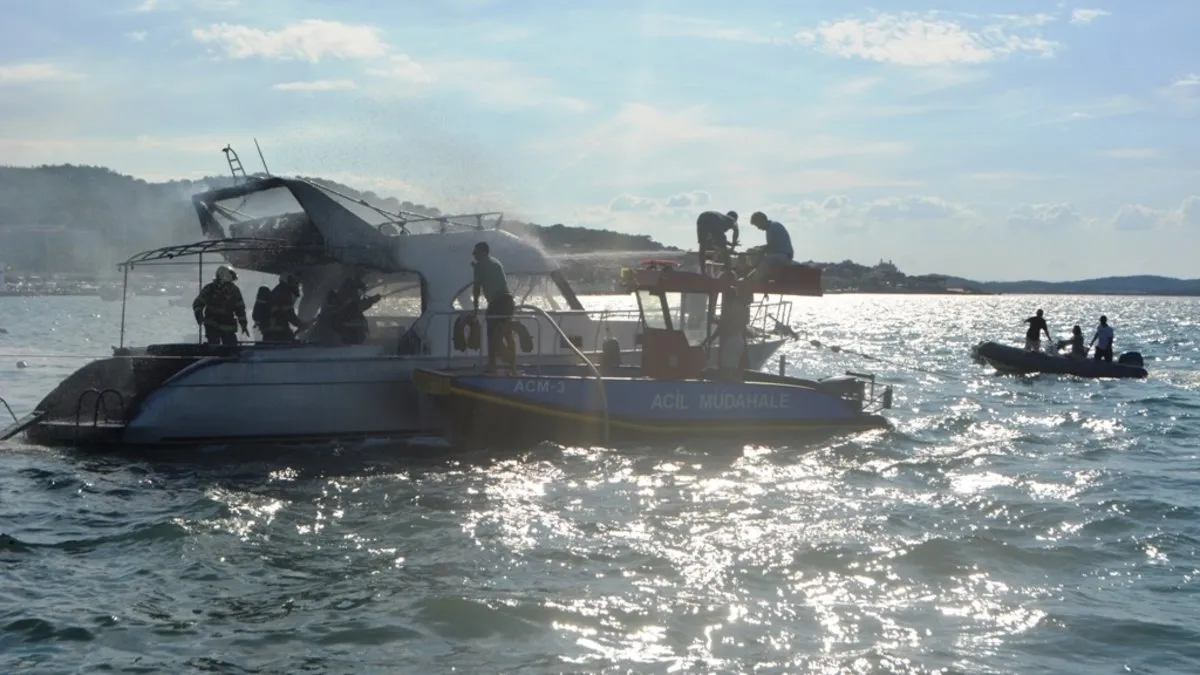 Ayvalık’ta gezi teknesi yangını - Balıkesir Haberleri