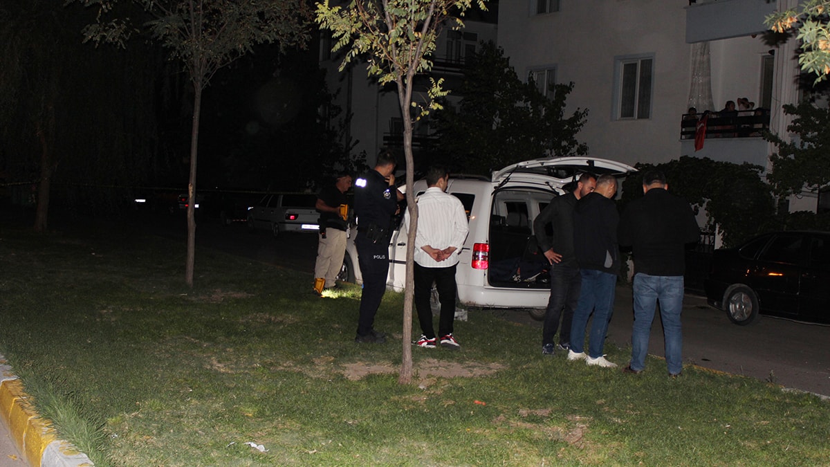 Baba dehşeti: Kızını öldürdü, damat ağır yaralı