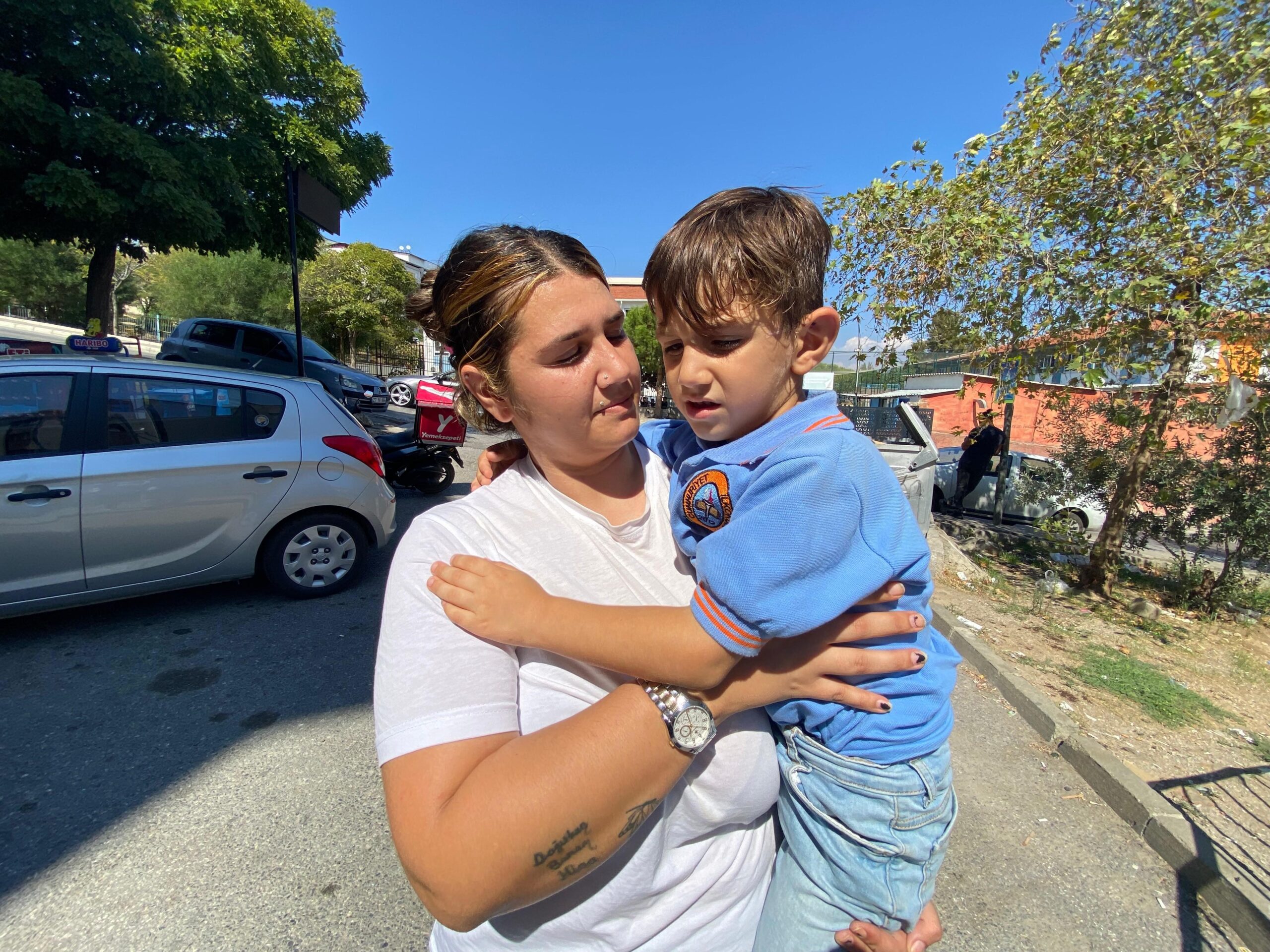 Çocuğuna köpek saldırdı, hayvanseverlere tepki gösterdi