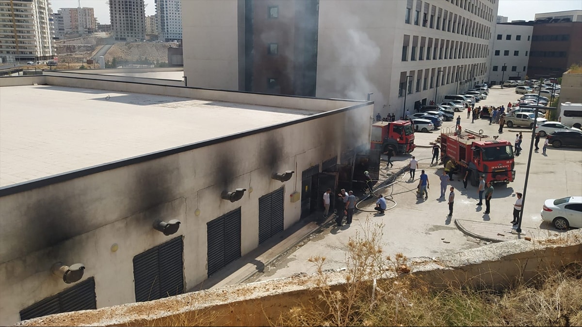 Hastane trafosunda patlama: Paniğe neden oldu