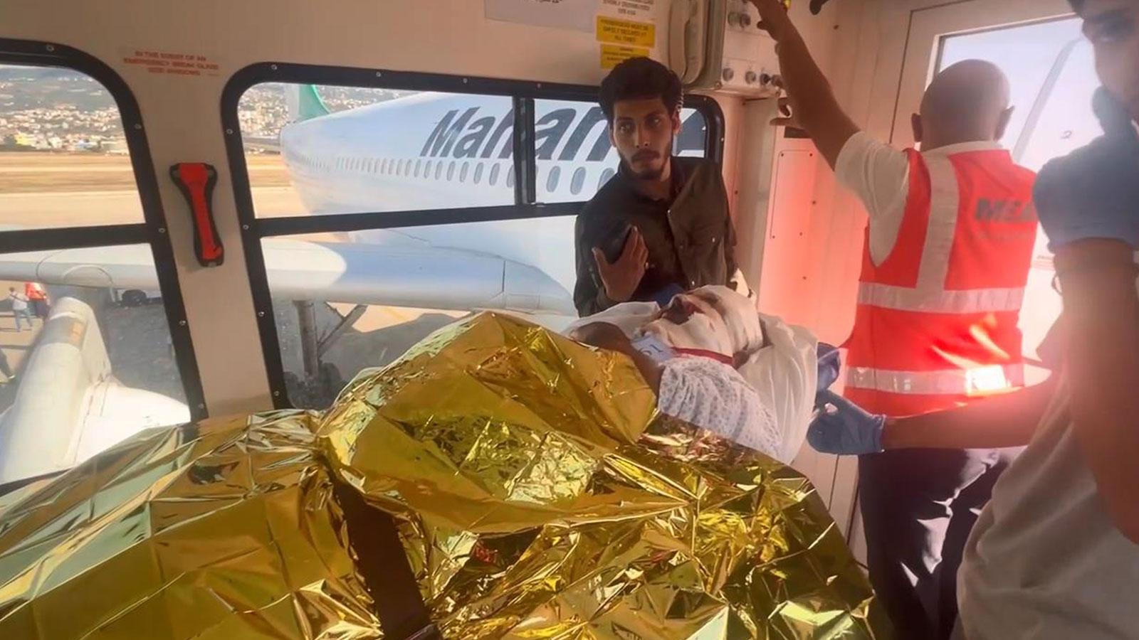 İran, Lübnan’daki patlama faciasında yaralananları ülkeye getiriyor