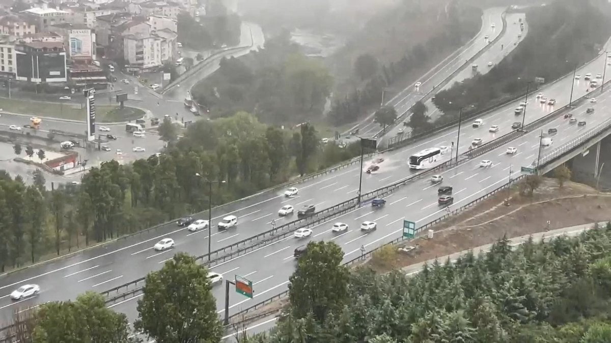 İstanbul'u sağanak vurdu