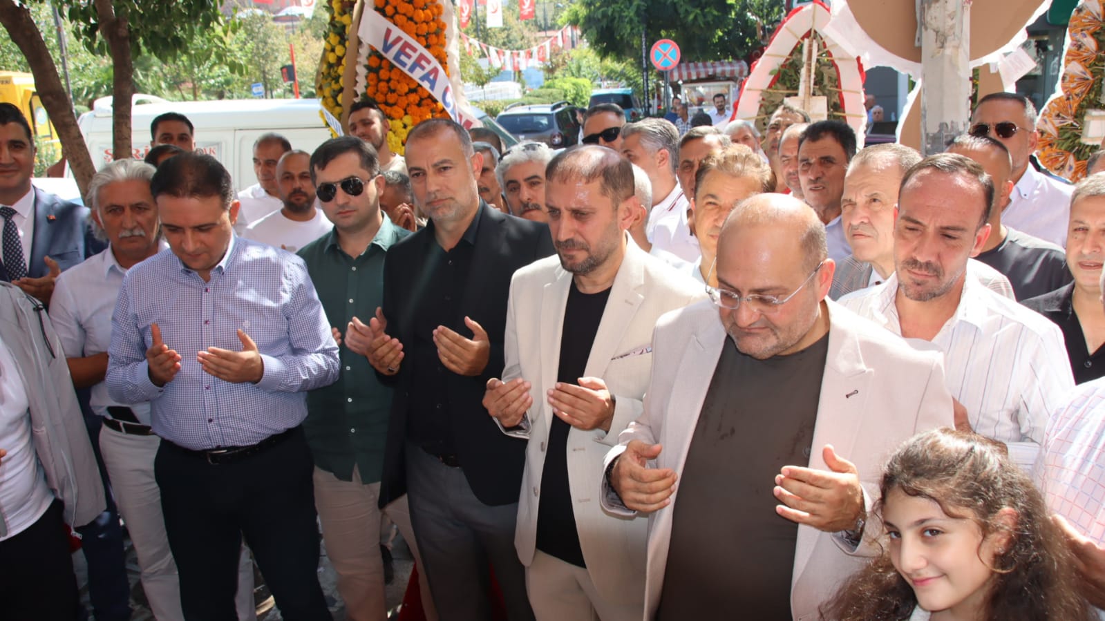 Manisa'nın yeni lezzet durağı Hey Döner, dualarla açıldı