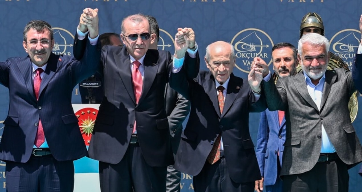 Özel’den Bahçeli’ye yanıt geldi: Elini daha ne kadar tutacaksınız?