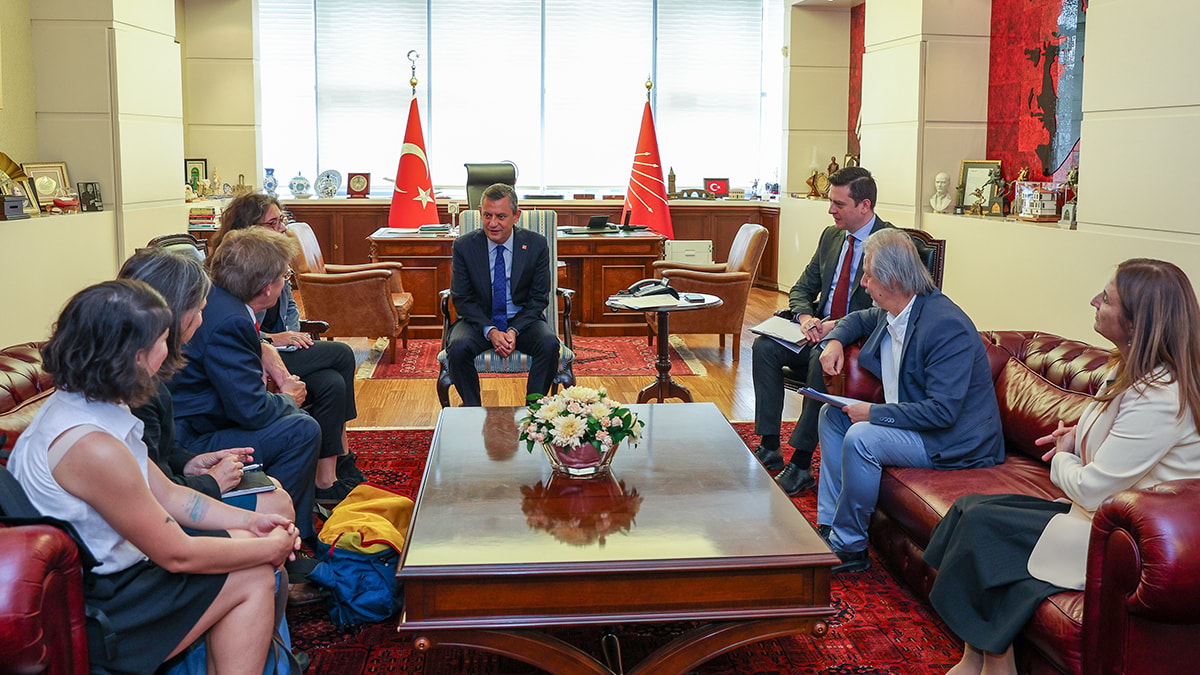 Özgür Özel, İnsan Hakları İzleme Örgütü Direktörü ile görüştü