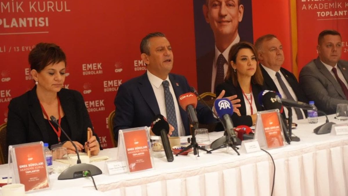 Özgür Özel'den Cumhurbaşkanı Erdoğan'a erken seçim çağrısı