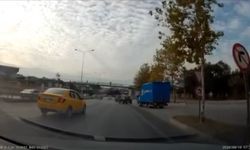 Park halindeki 4 araca çarpan iş makinesi operatörü, arkasına bakmadan kaçtı