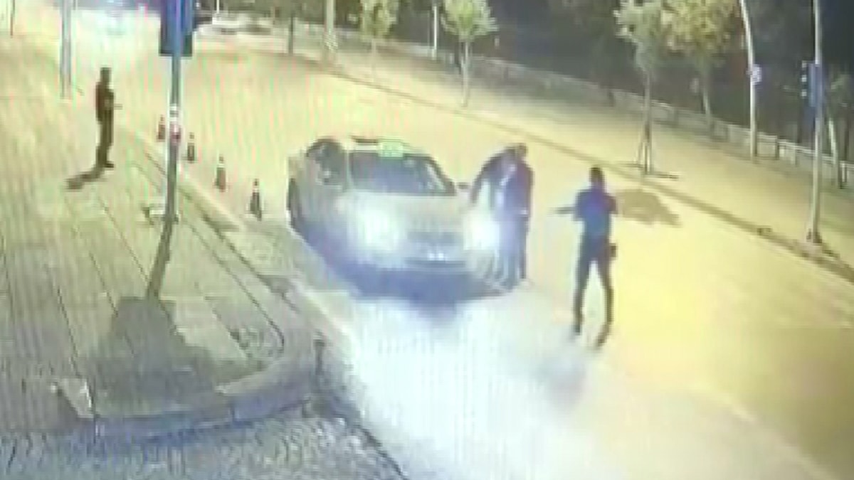 Polis memuru, taksiciyi Heimlich manevrasıyla hayata döndürdü