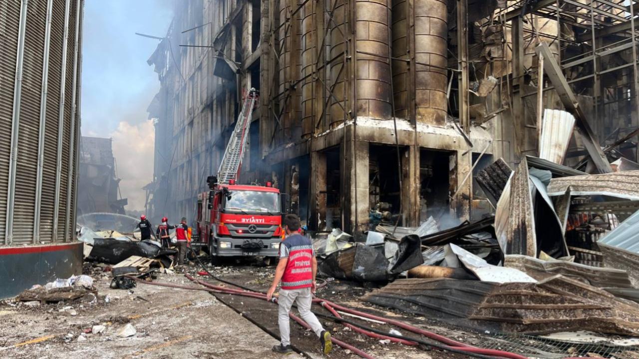 Sakarya'da fabrikada patlama: 1 kişi hayatını kaybetti, 30 kişi yaralandı