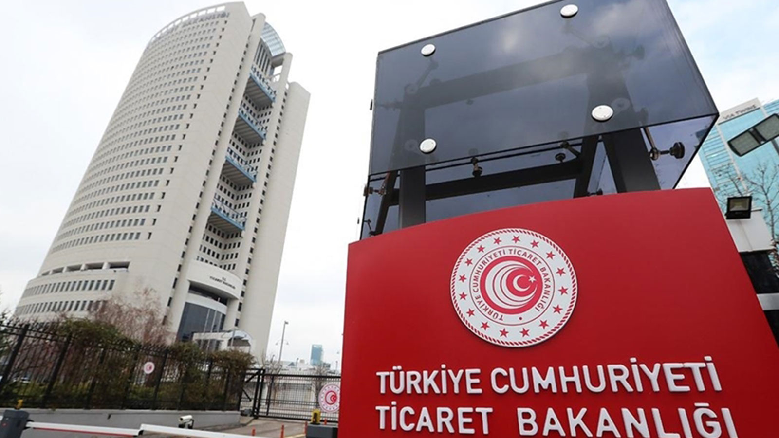 Ticaret Bakanlığı'ndan 815 milyon TL'lik para cezası