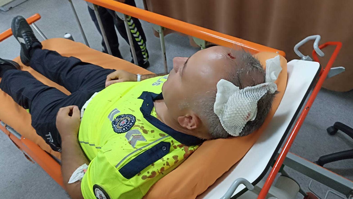 Torununa ceza yazan polisi yaraladı