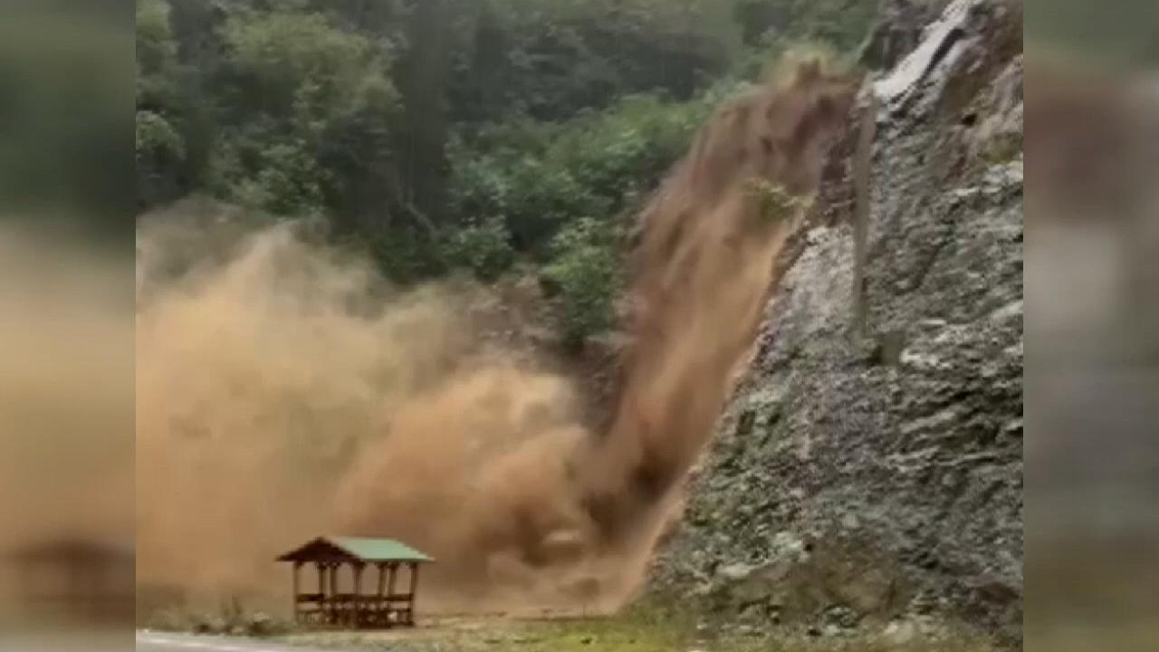 Trabzon'da şiddetli yağış taşkına neden oldu