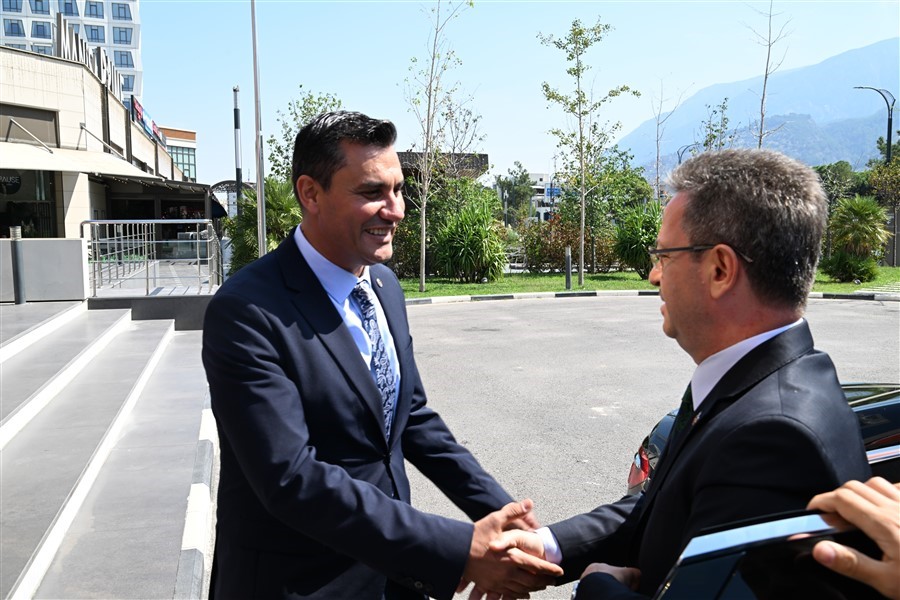 Vali Ünlü, veda ziyaretlerine başladı