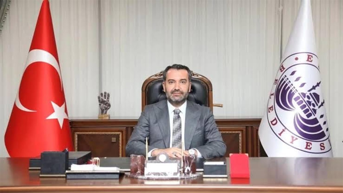 Yollar köstebek yuvasına döndü, AKP’li başkan sorunu gidermek yerine helallik istedi