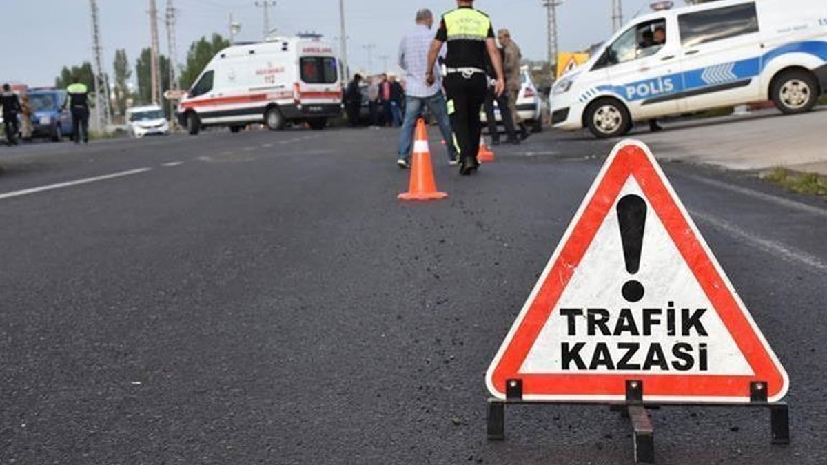 Yolun karşısına geçmeye çalışıyordu: Otomobilin çarptığı çocuk öldü
