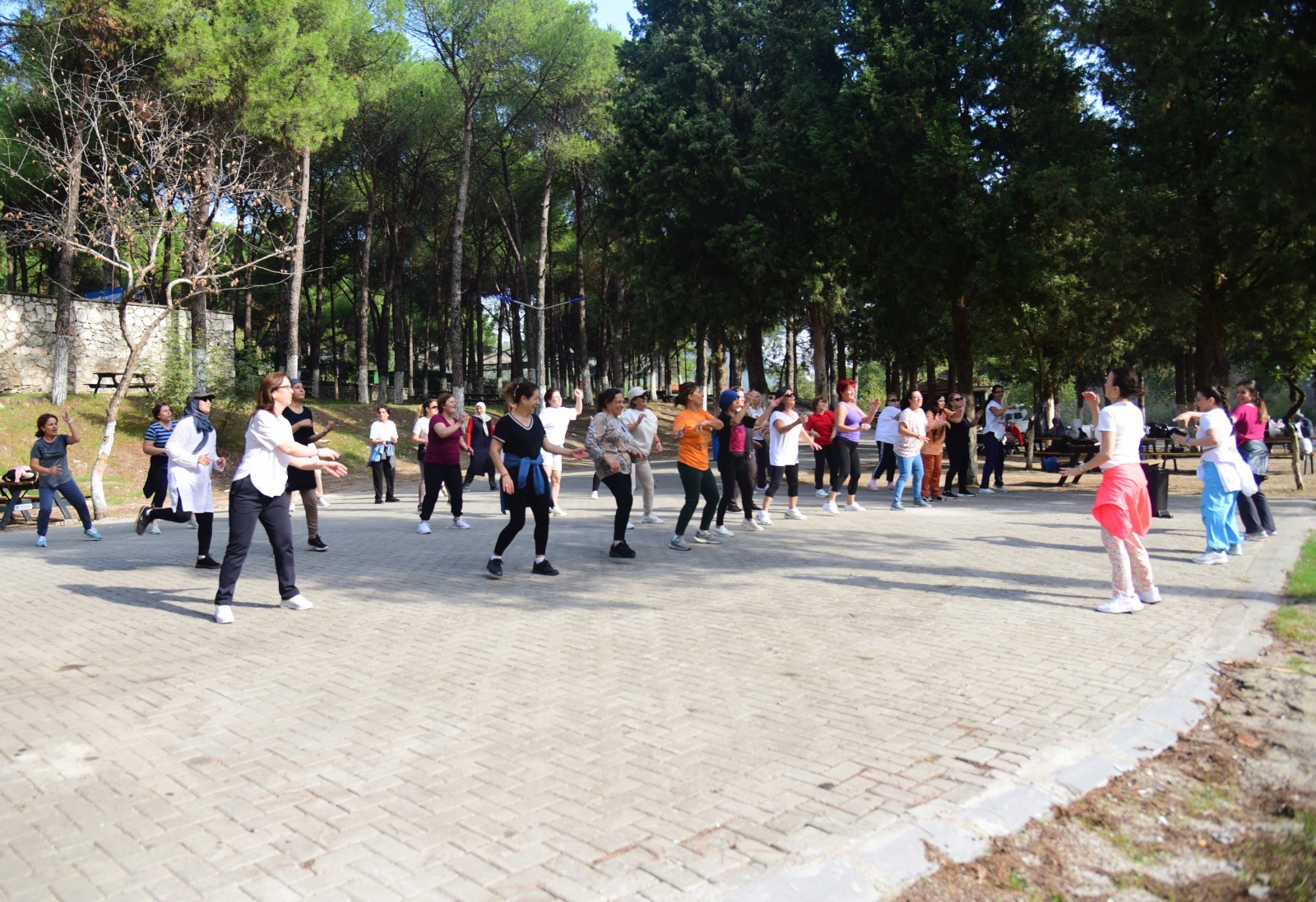 Yunusemre’de Avrupa Hareketlilik Haftası coşkusu: Açık havada spor yaptılar