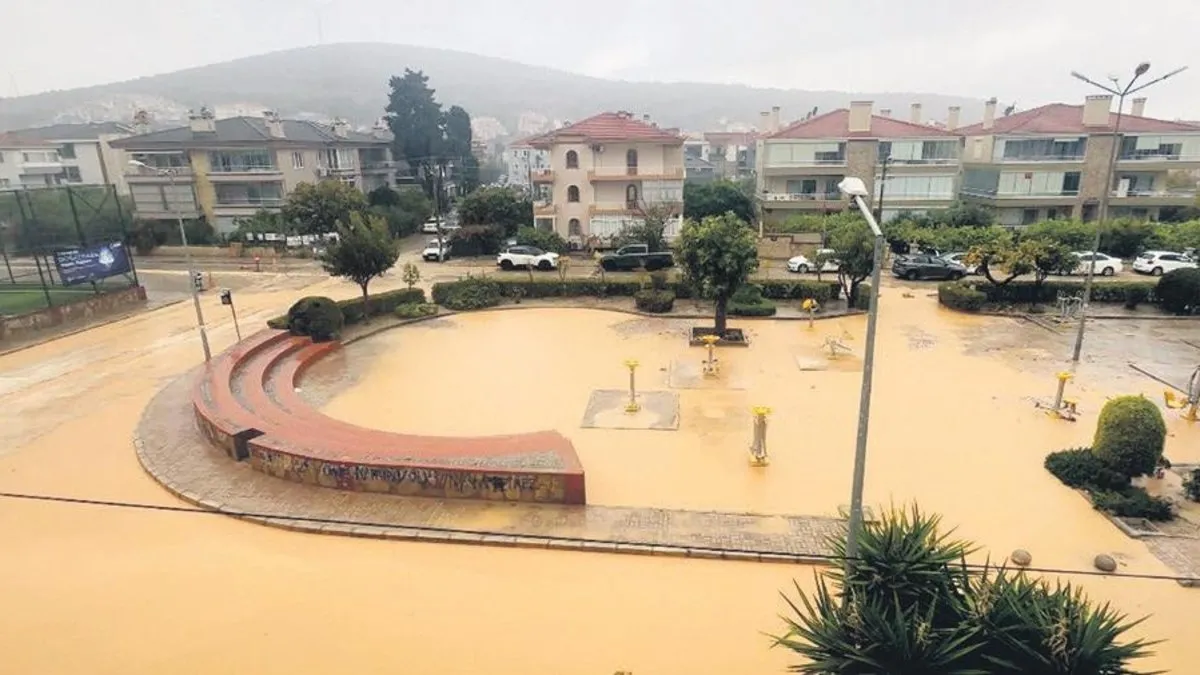 Çeşme’yi sağanak yağış vurdu - Yaşam Haberleri