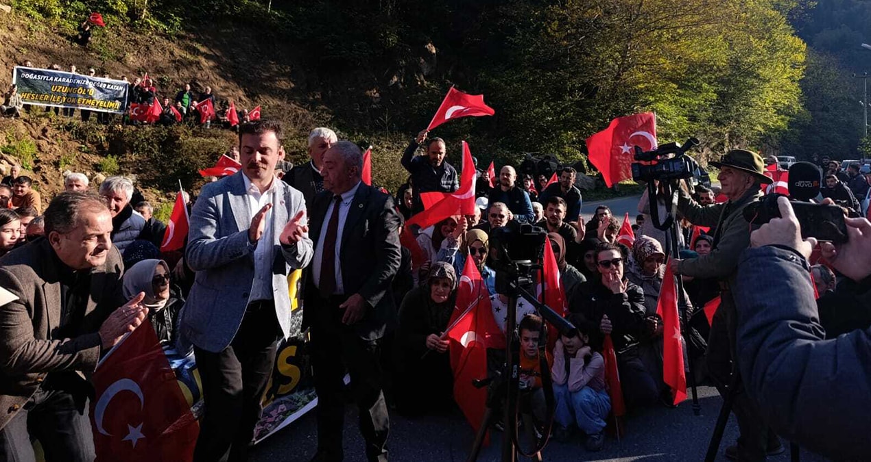 Uzungöl'de halk isyanda! Yolu kapattılar eylem yaptılar