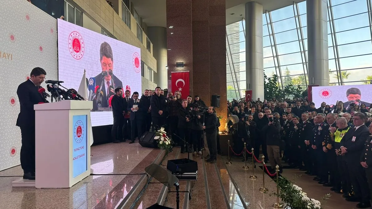 Adalet Bakanı Tunç, İzmir'de şehitler Fethi Sekin ve Musa Can'ı anma törenine katıldı