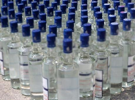Alkol zehirlenmesine karşı bandrollü ürünlerde de sahteciliğe dikkat edilmeli