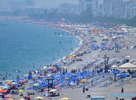 Antalya'da bu yıl 20 milyon turist beklentisi