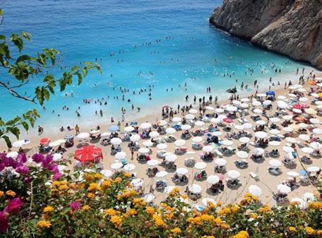 Antalya'da tatil yapan Avrupalı gurbetçi sayısı 1 milyonu geçti