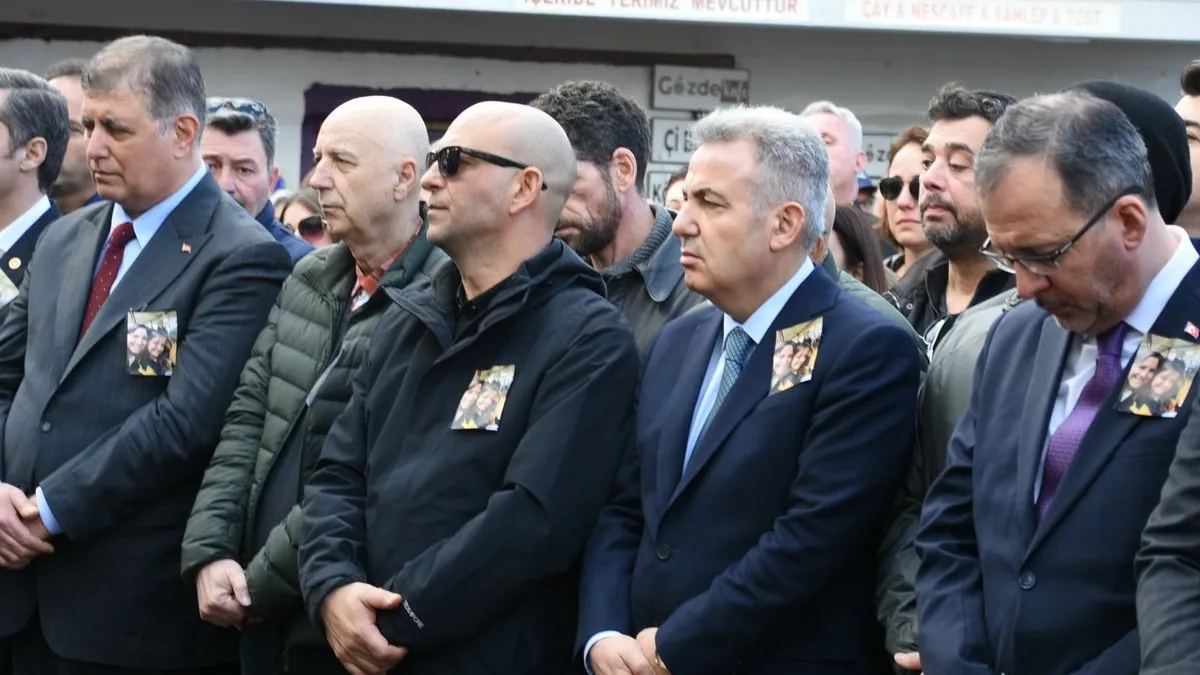 Melek olan kızını ve eşini gökyüzüne bakarak uğurladı: Anne ve kızı gözyaşlarıyla İzmir’de toprağa verildi