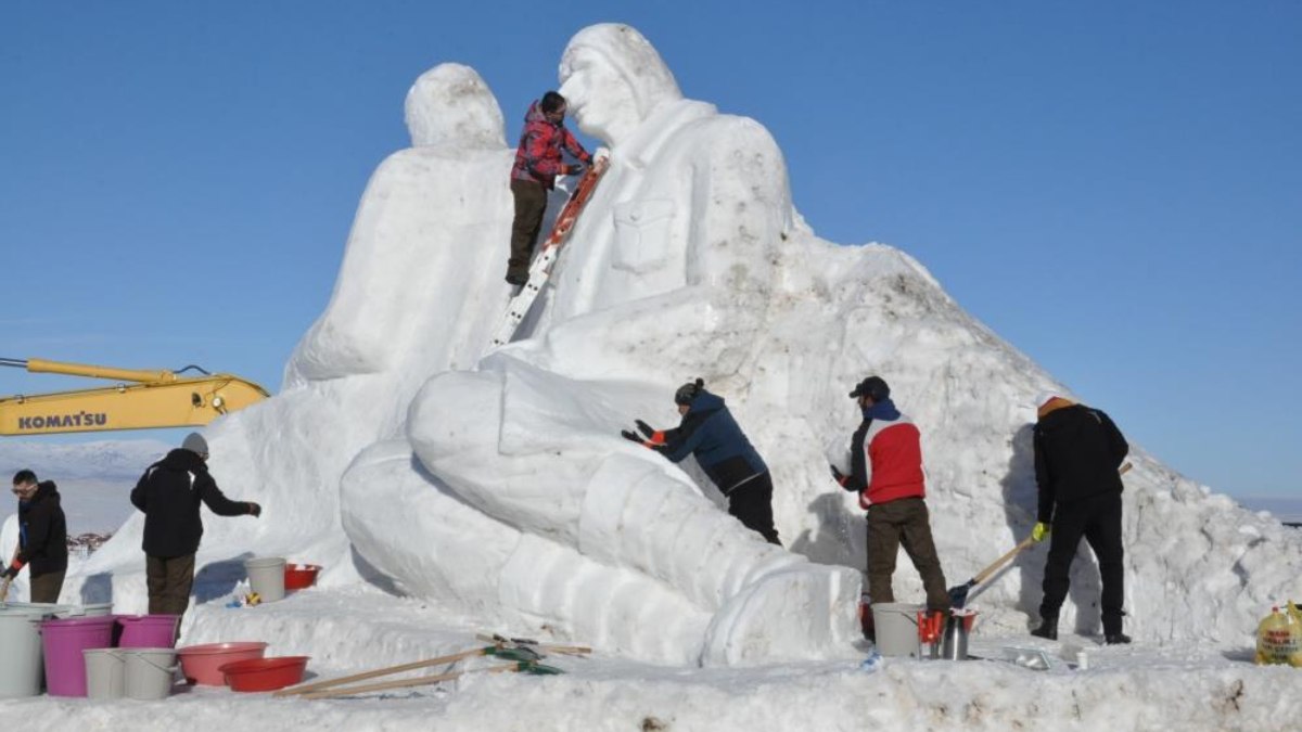 Sarıkamış'taki anma etkinlikleri için kardan heykeller tamamlandı