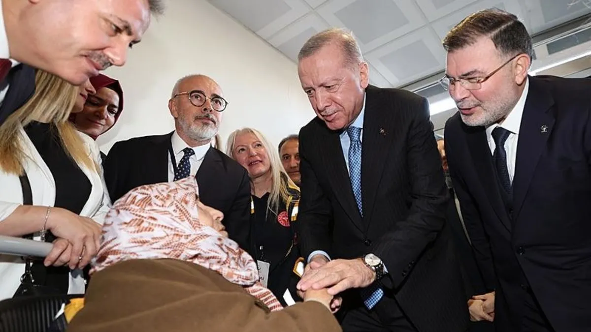 Başkan Erdoğan, İzmir'de 102 yaşındaki Gülsüm Sakallı ile görüştü