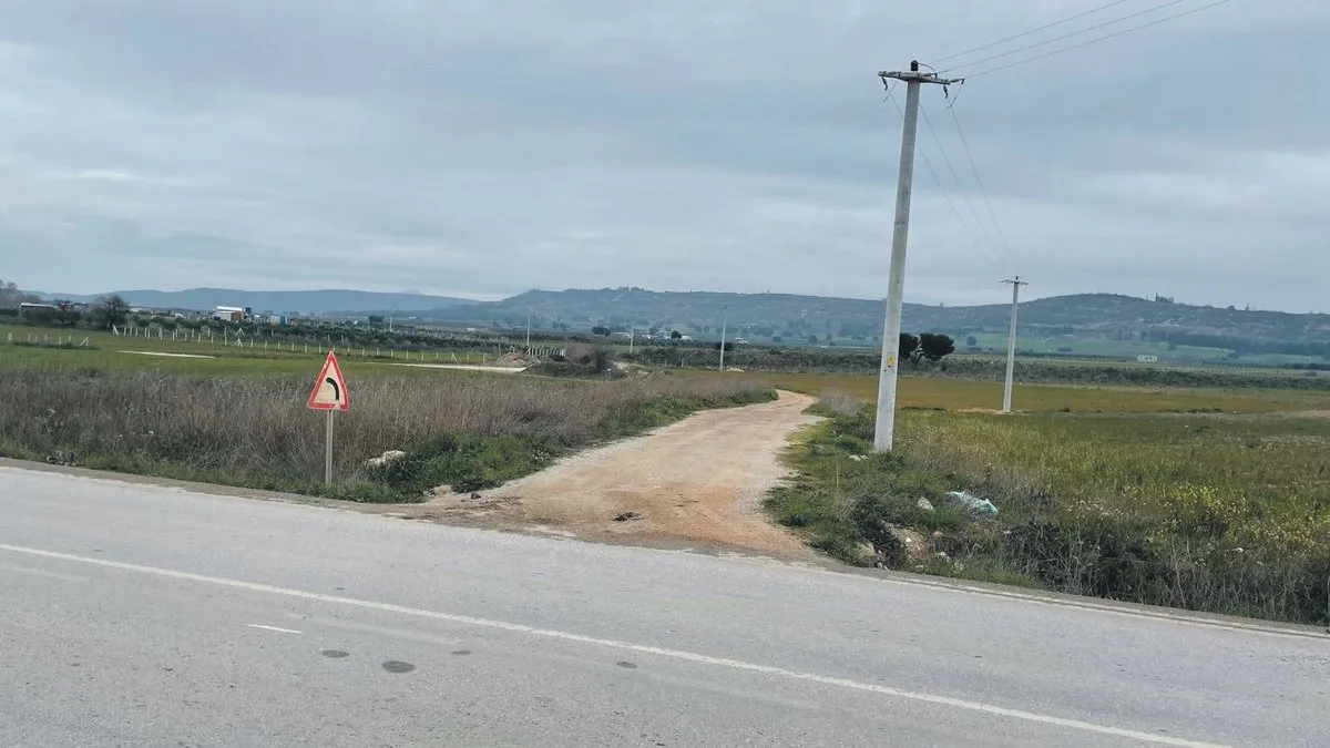 Menderes Belediyesi köy yolunu da satıyor