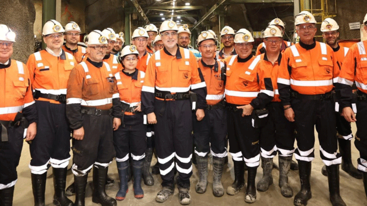 Bakan Işıkhan, İzmir'de maden işçileriyle sahurda bir araya geldi