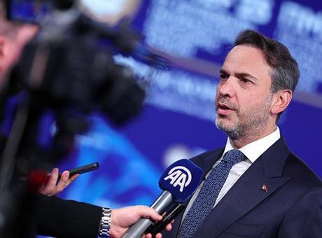 Bakan Bayraktar: Güneş ve rüzgarda 10 yılda 90 bin megavat yeni kurulu güç ekleyeceğiz