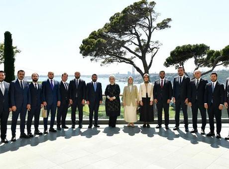 Emine Erdoğan TÜGVA Yönetim Kurulu ile bir araya geldi