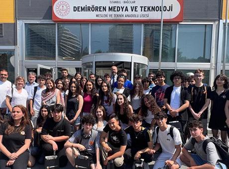 İspanya’dan İstanbul’a gelen 18 öğrenci Demirören Medya’yı ziyaret etti