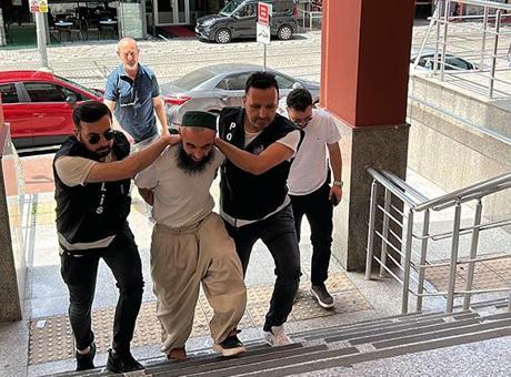 İzmit'te Atatürk'e hakaret eden şüpheli tutuklandı