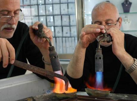 Kentte sadece bu işi yapan o kaldı! 961 derecede eriyen sır