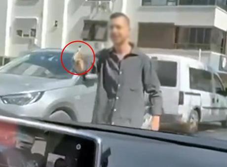 Trafikte kadınlara silah çeken sürücü tutuklandı: Evinden uyuşturucu çıktı
