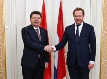 Adalet Bakanı Tunç Hollanda'da mevkidaşıyla görüştü