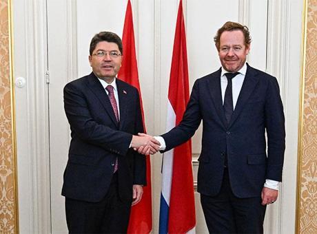 Adalet Bakanı Tunç Hollanda'da mevkidaşıyla görüştü