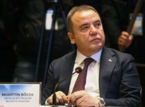 Muhittin Böcek hastaneye kaldırıldı